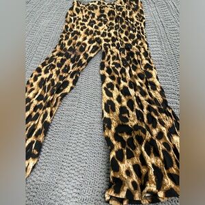 These cute cheetah women capper pants